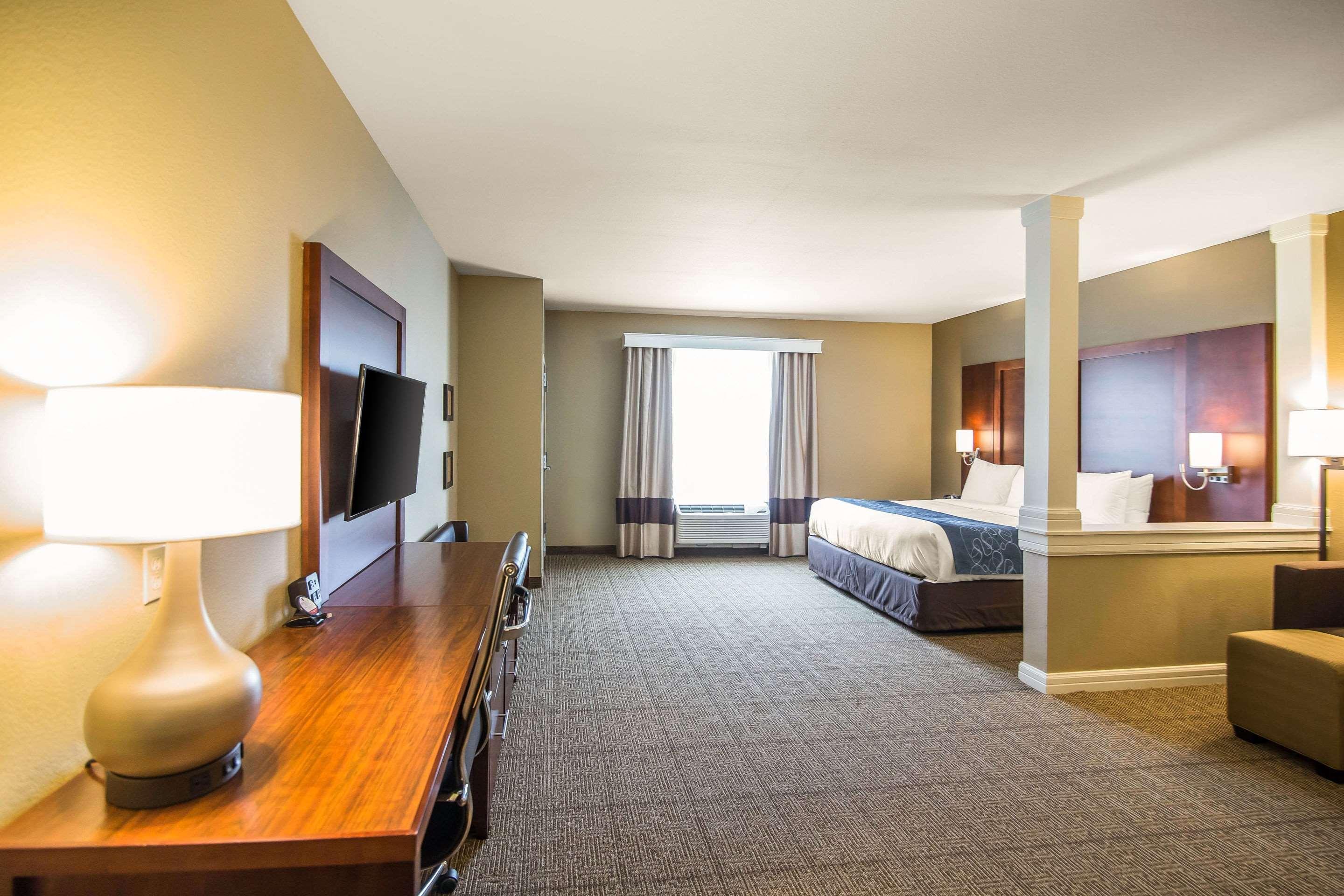 Comfort Suites - Dodge City Exteriör bild