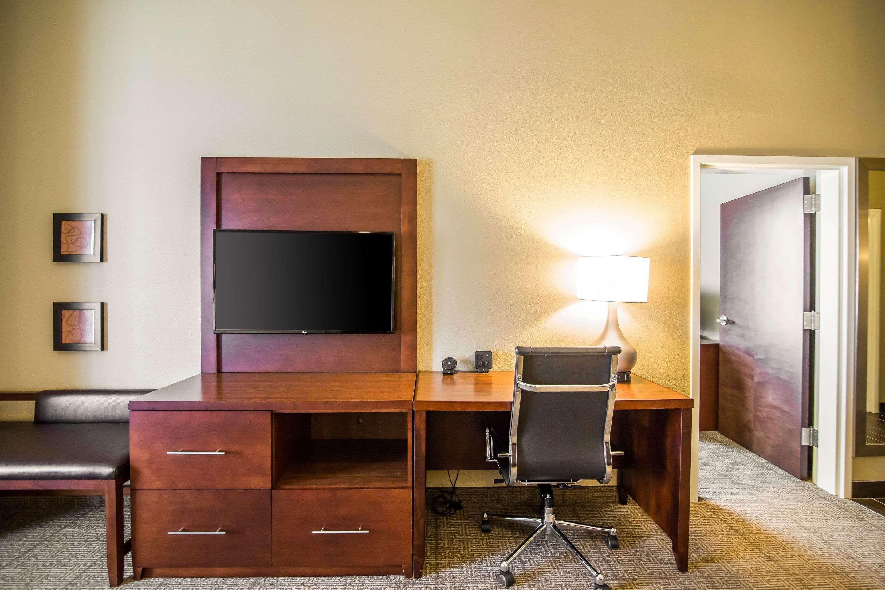 Comfort Suites - Dodge City Exteriör bild