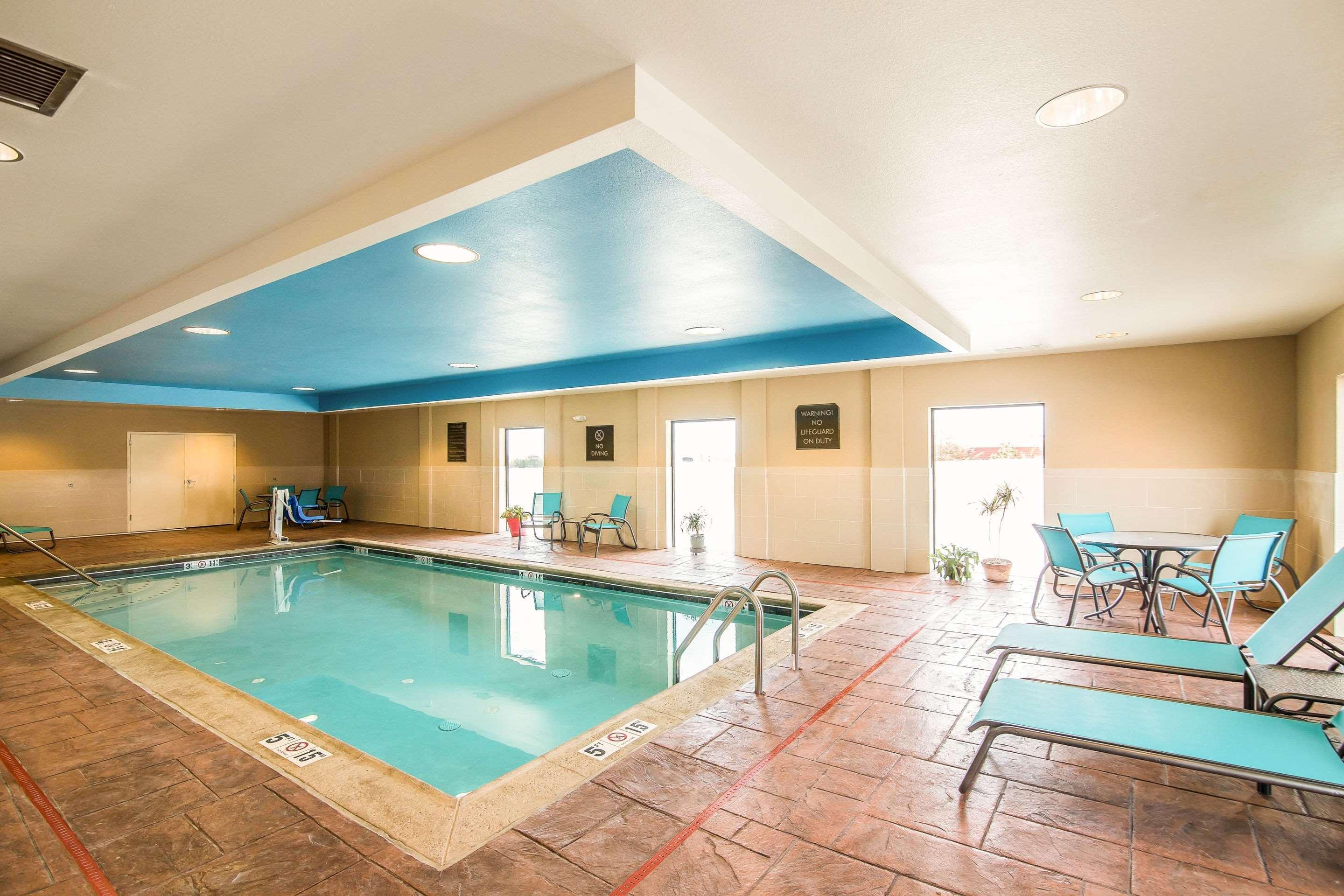 Comfort Suites - Dodge City Exteriör bild