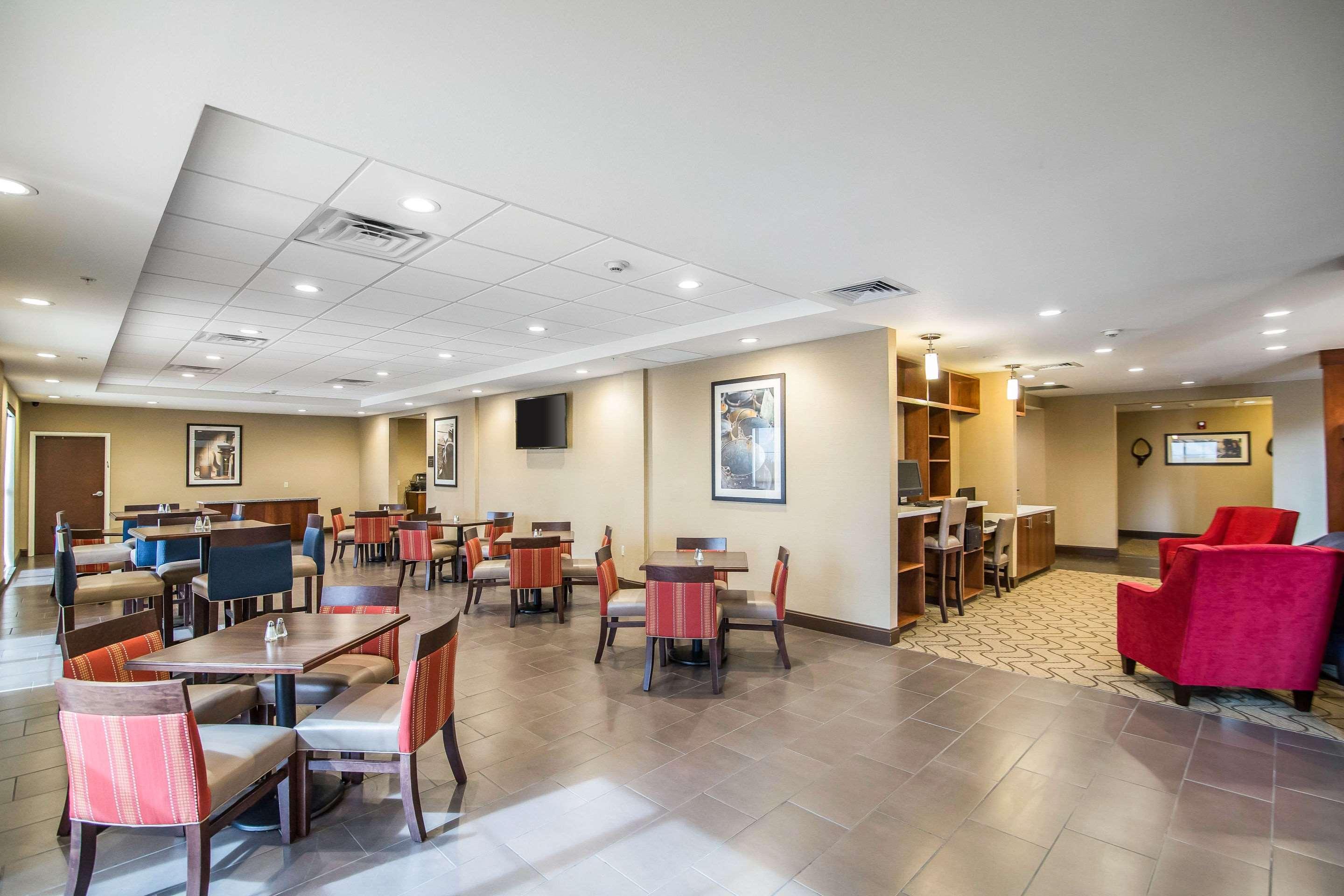 Comfort Suites - Dodge City Exteriör bild