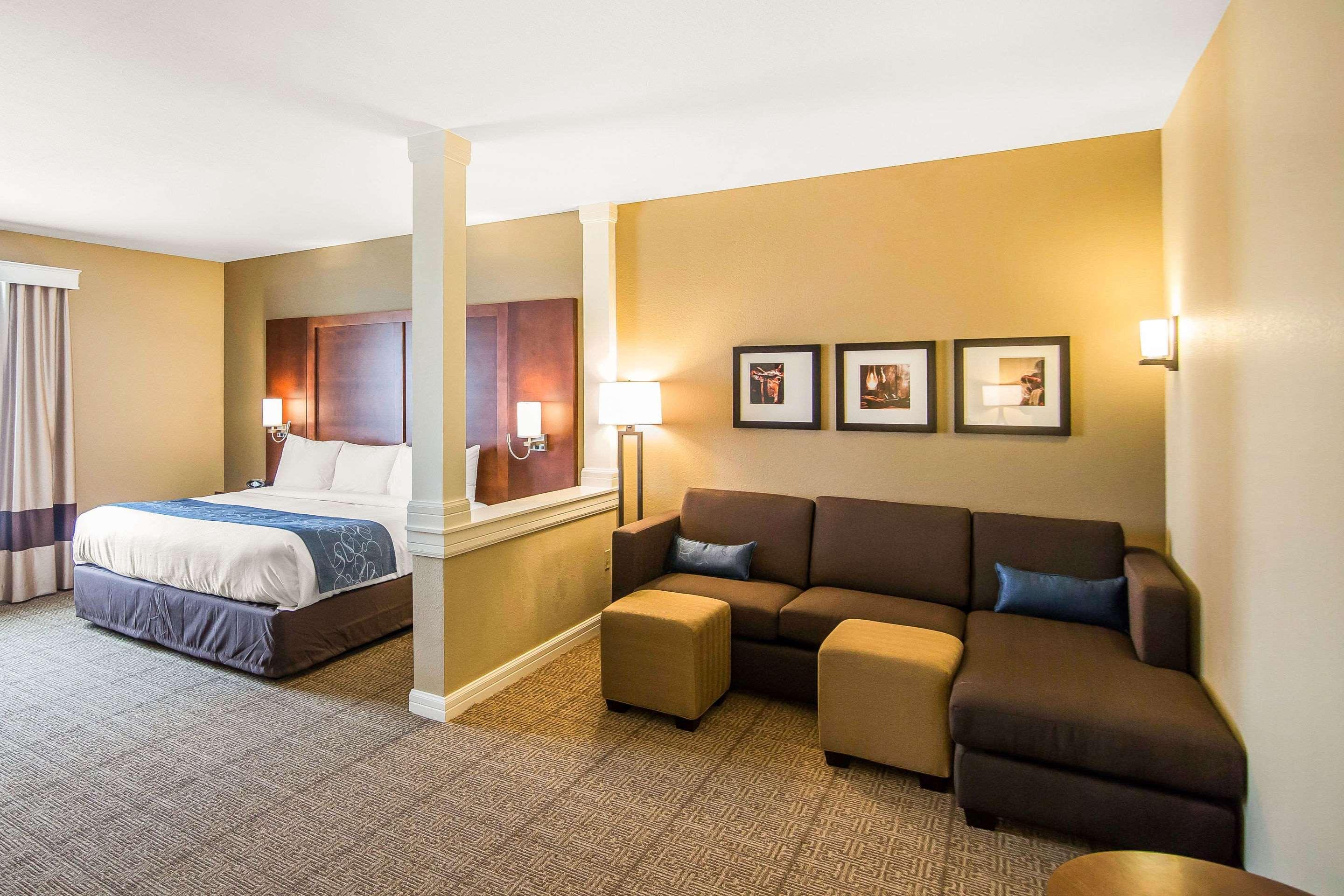 Comfort Suites - Dodge City Exteriör bild