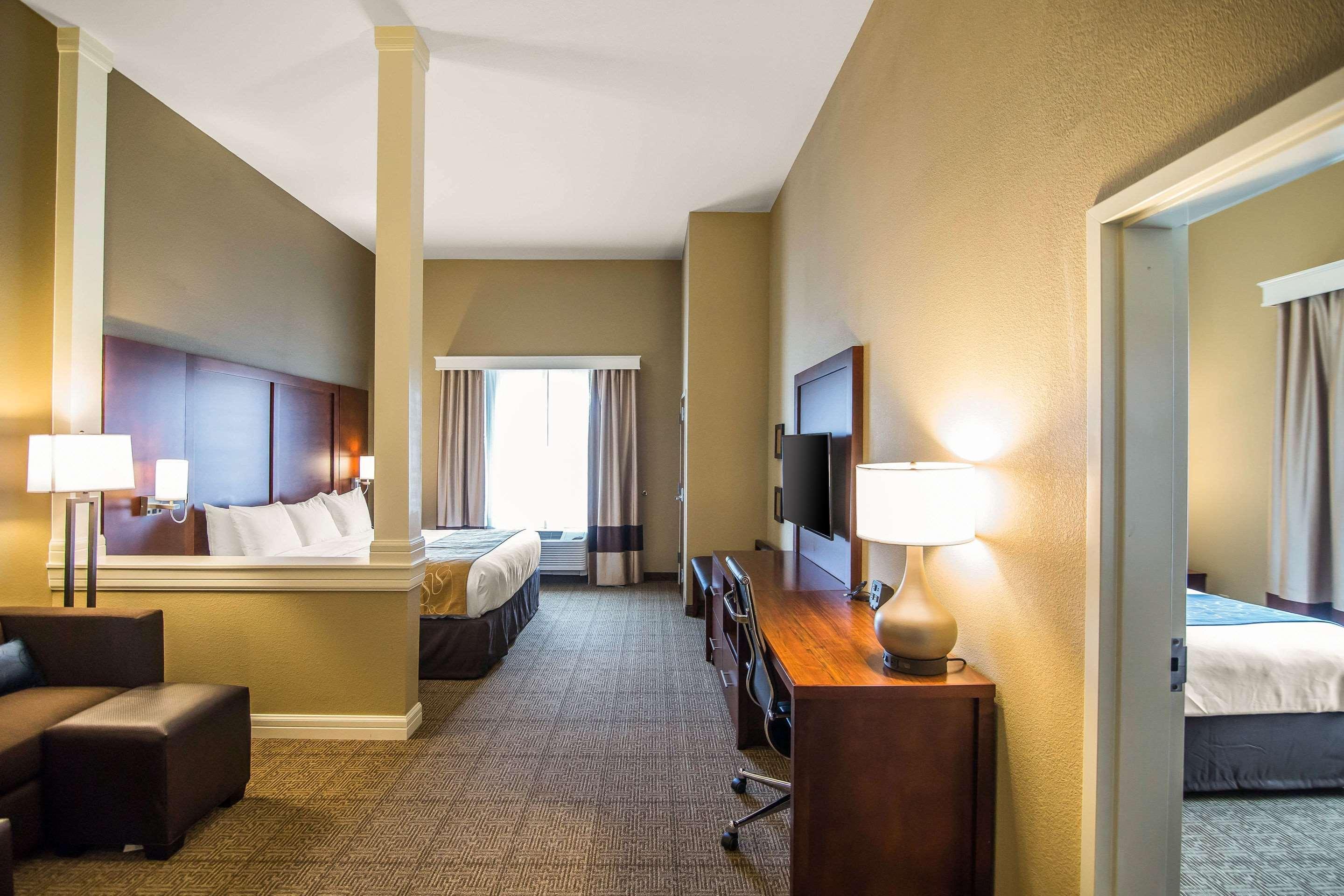 Comfort Suites - Dodge City Exteriör bild