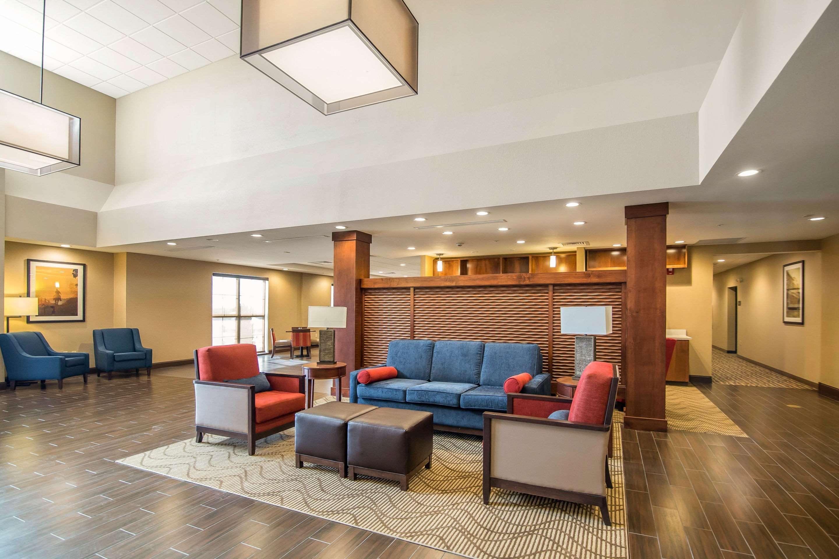 Comfort Suites - Dodge City Exteriör bild