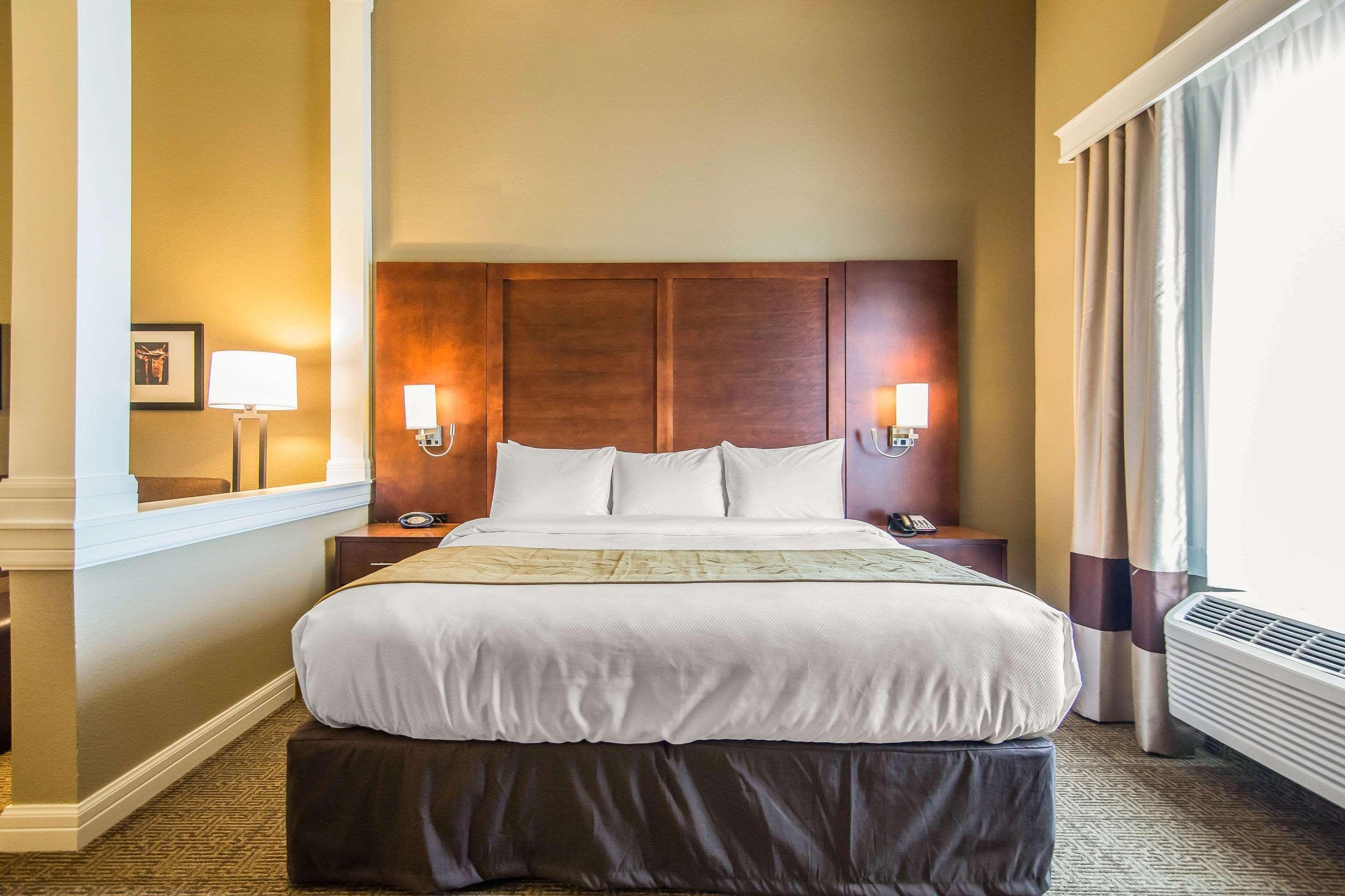 Comfort Suites - Dodge City Exteriör bild