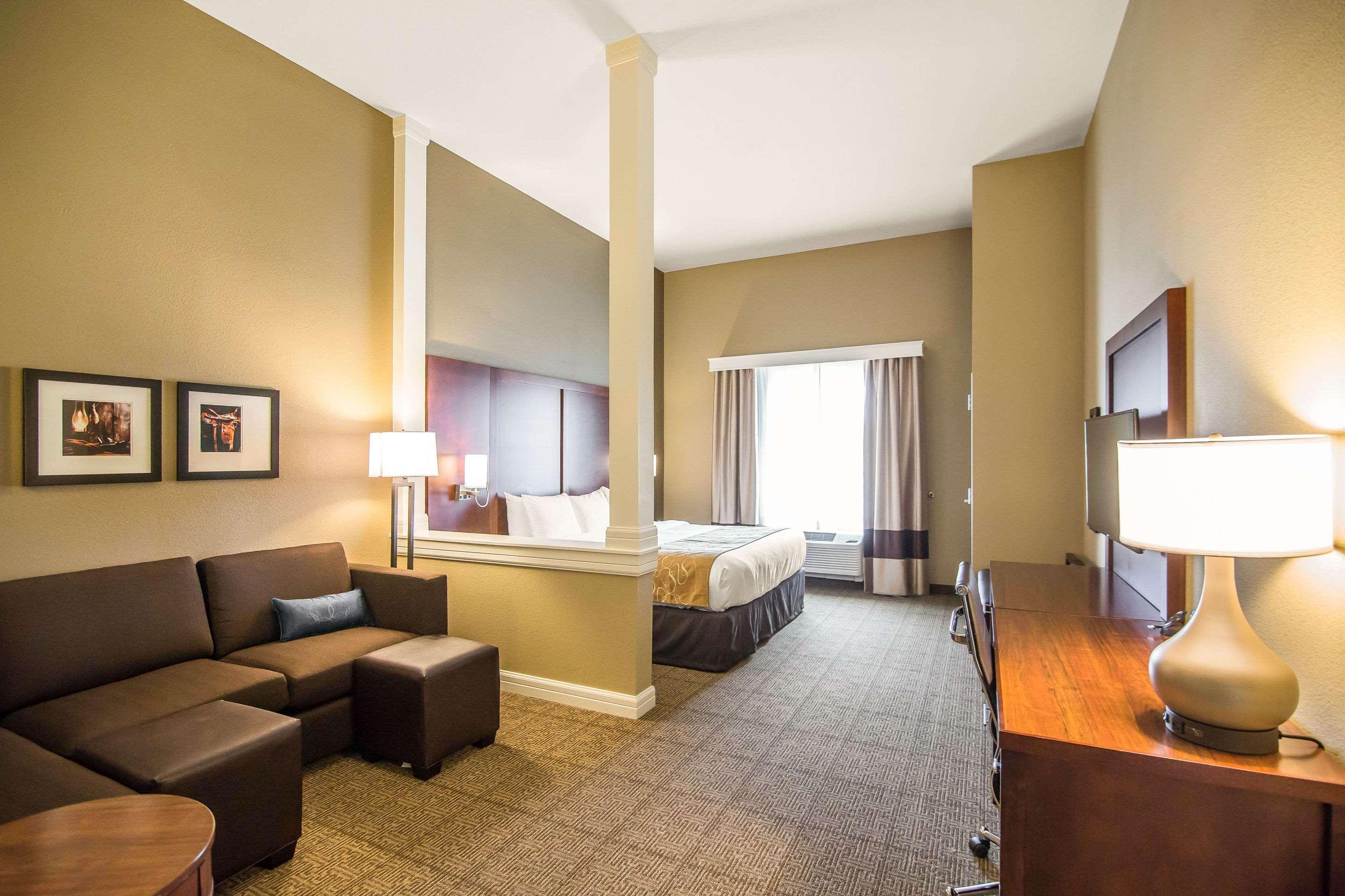 Comfort Suites - Dodge City Exteriör bild