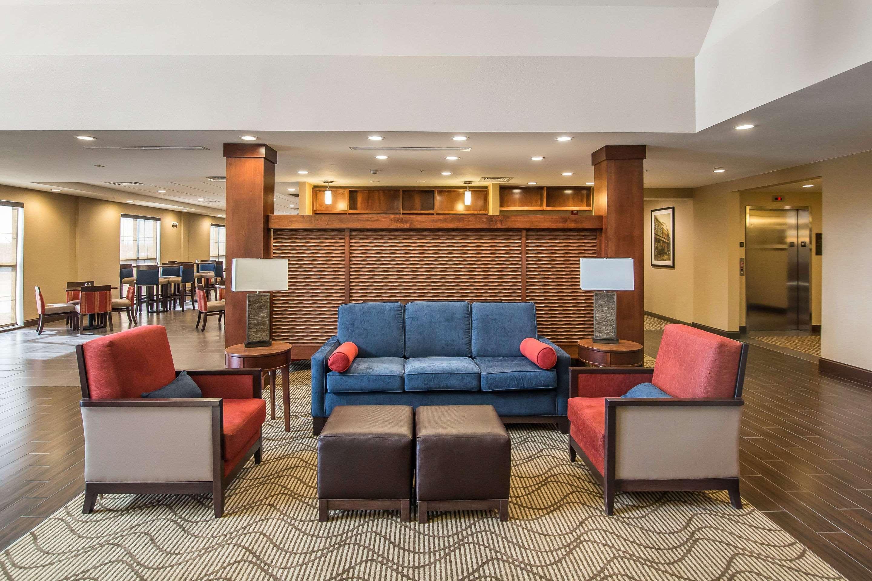 Comfort Suites - Dodge City Exteriör bild