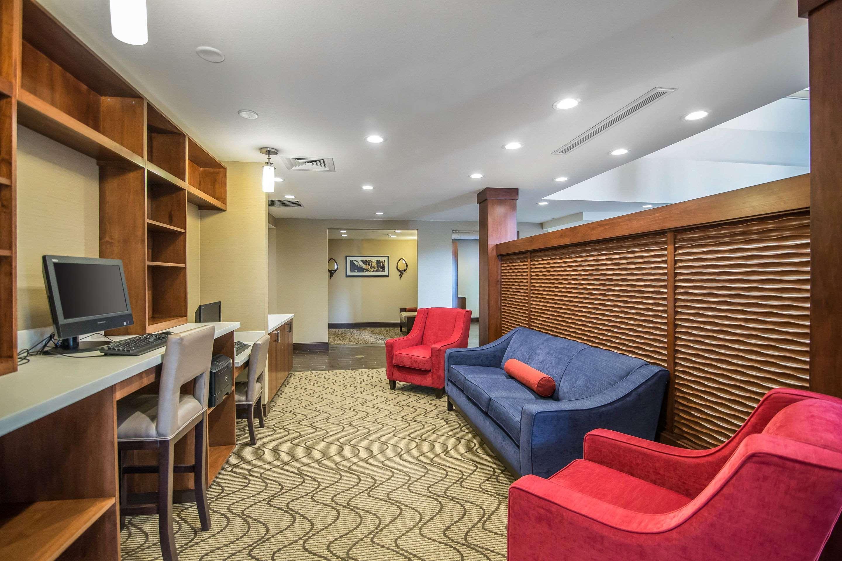 Comfort Suites - Dodge City Exteriör bild
